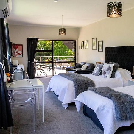 Swan House Bed & Breakfast Martinborough Dış mekan fotoğraf